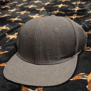 Volcom Gray Cap Sz S/M NWOT